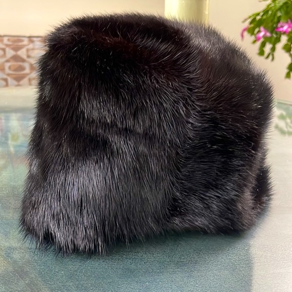Vintage Black Mink Hat, from the 60’s - Picture 10 of 15